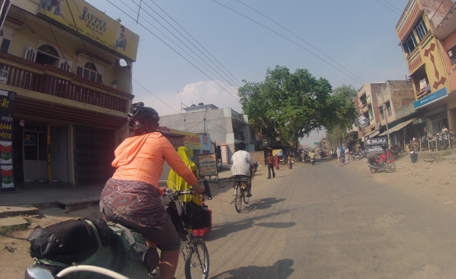 Pedaling to the Nepal border (and a kind meeting)