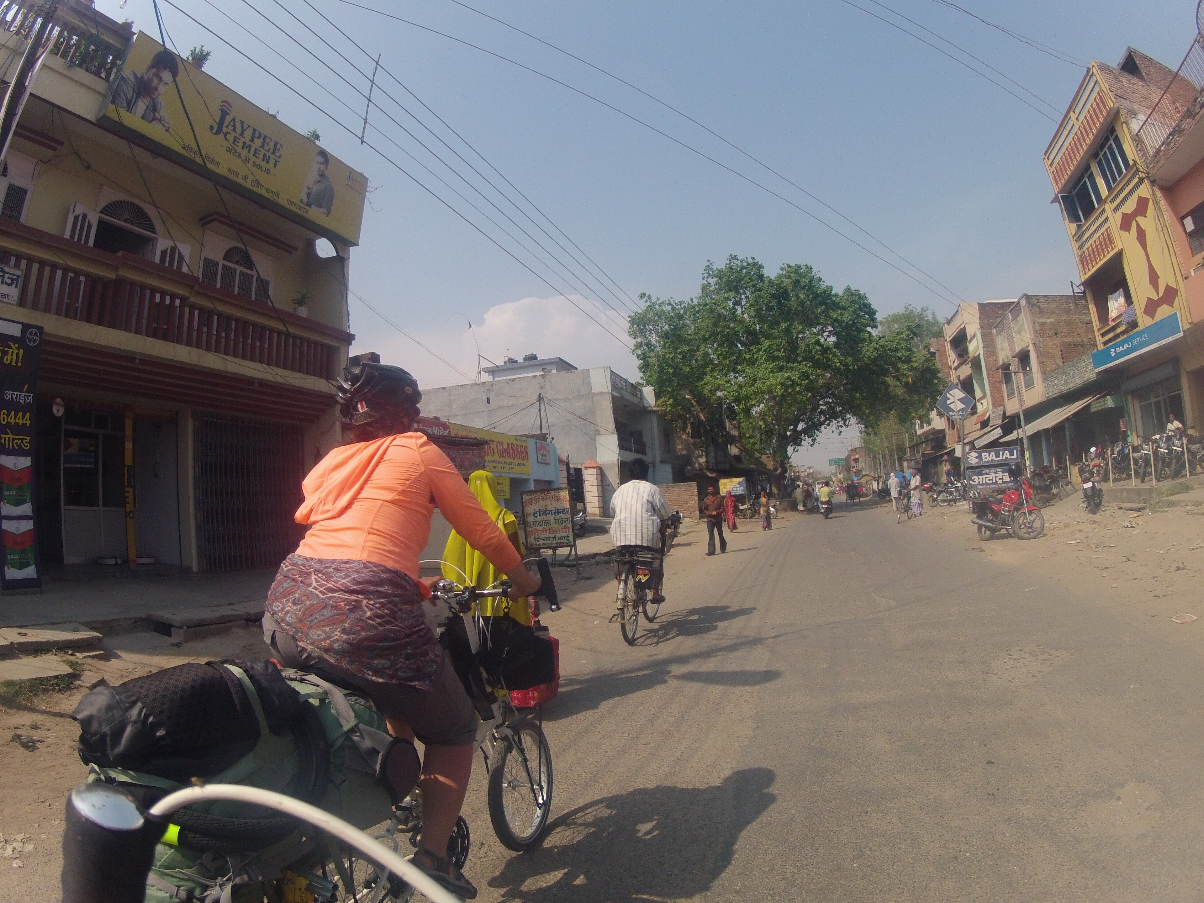 Pedaling to the Nepal border (and a kind meeting)